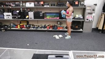 Sexual MILF fucked right in the gym