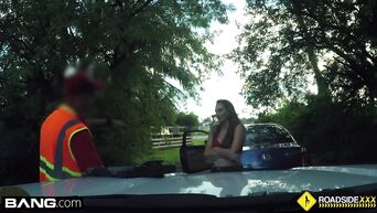 Mechanic fucks unfamiliar big ass girl on road side