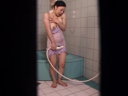 Asian spycam: Japanese MILF masturbates in shower