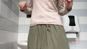 Brunette satisfies herself with anal fisting in toilet